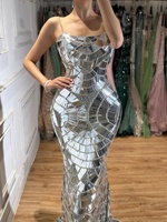Robe de soirée sirène Serene Hill LA73693 argentée à fines bretelles avec éléments miroir, collection 2026, pour femme