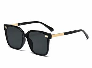 Gafas de Sol QSF Punk Retro, con Marco Cuadrado Grande, Protección Solar, Efecto Adelgazante para Rostro Redondo, Estilo Moderno y de Alta Gama - Product Image 2