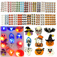 RICHSHINING Insigne d'épingle à LED bon marché Insigne en plastique d'épingle à LED clignotante pour Halloween Insigne de citrouille en résine époxy rougeoyante pour fête promotionnelle