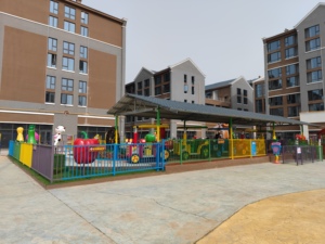 Tren Eléctrico Familiar para Parques de Atracciones, Construcción Duradera de Fibra de Vidrio, Metal y Acero para Parques al Aire Libre - Product Image 5