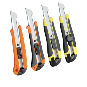 Cuchillo Retráctil de Alta Calidad con Hoja de Acero Desmontable WKC-K-1, Diseño Retráctil, Fácil de Guardar y Usar Snap-O - Product Image 1