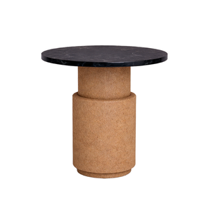 La table ronde Monroe présente une finition en bois luxueuse, idéale pour des moments de café élégants et un élément d'ameublement stylé pour toute pièce. - Product Image 1