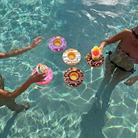 Lot de 12 supports gonflables pour boissons en forme de donut, 7,8 pouces, flotteurs pour boissons de piscine, pour fête d'anniversaire sur la piscine, 4 styles