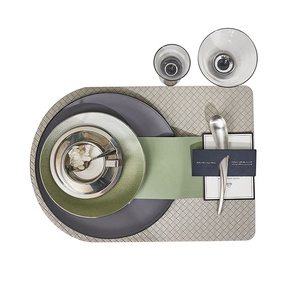 <span class=keywords><strong>Assiette</strong></span> en porcelaine osseuse peu profonde de 8 pouces de luxe moderne <span class=keywords><strong>vert</strong></span> <span class=keywords><strong>olive</strong></span> avec texture en cuir de style design INS pour mariages et fêtes - Product Image 1