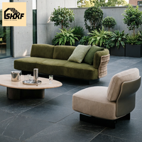 Ensemble de canapés d'extérieur en tissu bouclé moderne, causeuse incurvée, fauteuil pivotant, table basse ronde en pierre, accent en osier pour villa, patio, cour