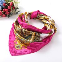Vente chaude à la mode couronne chaîne motif imprimé magasin en ligne écharpe carré Satin foulard cheveux écharpe