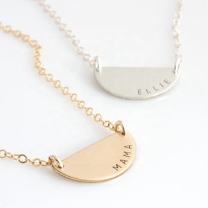 Collana con Luna Crescente e Stella, Gioiello a Mezza Luna con Palma - Product Image 6