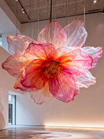 Bunga Peony Organza Raksasa Warna Pink dengan Kepadatan Tinggi Cocok untuk Dipajang di Jendela Pusat Perbelanjaan, Latar Belakang Pernikahan