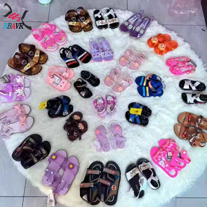 Sandalias Unisex para Niños YONGGE, Punta Abierta, Suela Intermedia de PVC EVA Suave, Suela Exterior de Goma Antideslizante, Parte Superior de PU Resistente al Desgaste, Estilo Mixto para Playa - Product Image 1