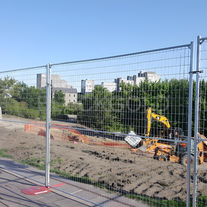 Clôture de périmètre temporaire au Canada, clôture temporaire pour entrepôt, stockage, cour et protection des équipements avec option de porte verrouillable - Product Image 1