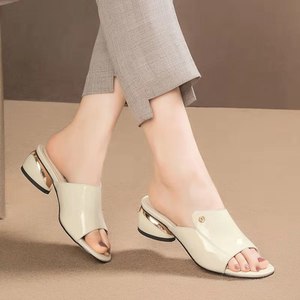 Collection Été 2026 – Nouvelles Demi-<span class=keywords><strong>chaussons</strong></span> Tendance pour <span class=keywords><strong>Femme</strong></span>, Style Décontracté avec Lanière Métallique Unique, Légers et Grandes Tailles - Product Image 4