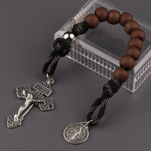 Perline acriliche rosario marrone da un anno con medaglia di san benedetto e crocifisso di grazia - Product Image 2