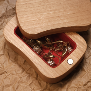 Caja de Joyería de Madera con Acabado Grabado, Ecológica, para Exhibir y Guardar Aretes, Anillos y Collares - Product Image 5