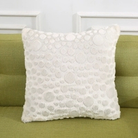Vente en gros de taie d'oreiller carrée en polyester solide pour l'hiver Taie d'oreiller à pois pour la décoration du salon et de la maison Taie de coussin en peluche