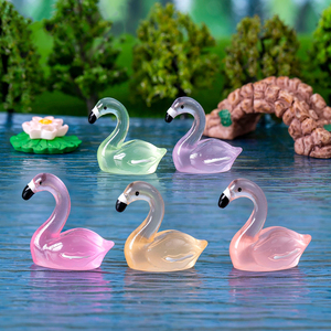 Figurines de flamants roses miniatures qui brillent dans le noir, mini flamants roses lumineux en résine, artisanat pour la décoration de micro-paysages et d'aquariums DIY - Product Image 1