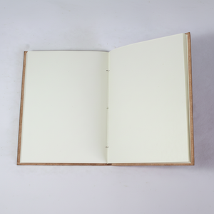 Carnet en cuir véritable personnalisé avec un design gaufré, fait à la main, papier recyclé en coton, journal en cuir vintage - Product Image 1