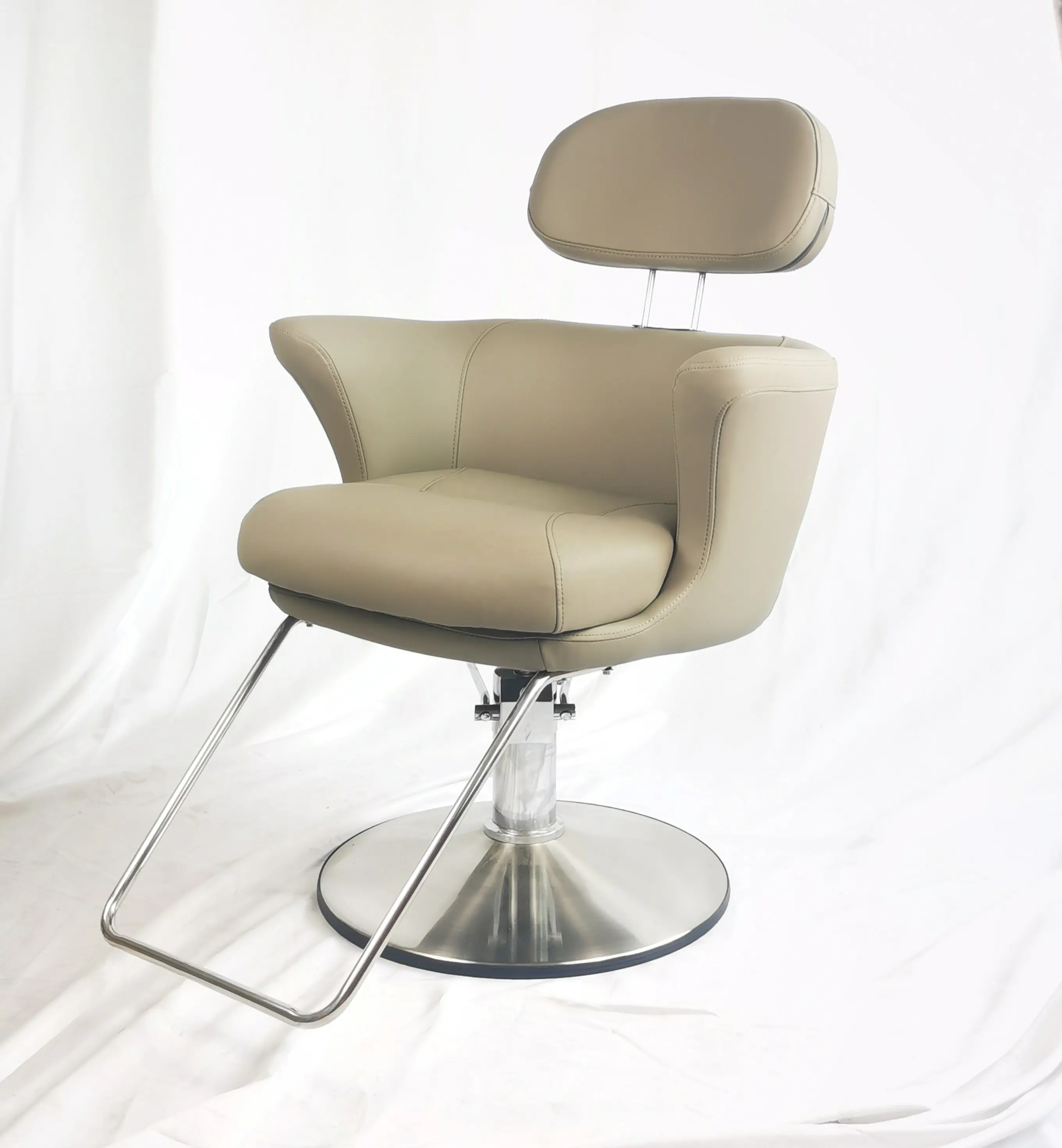 Super Comfortable Professional Hydraulic Pump Round Base Provide Footrest Eclectic Hairdressing Chair