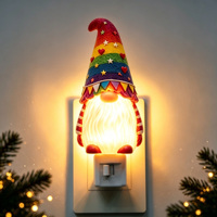 Weihnachtsdekoration Regenbogen-Zwerge Steckbare LED-Nachtlichter Kunststoff-Wandsteckdosenlampe Festliche Heimdekoration Großhandel OEM&ODM