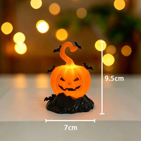 Lanterne LED Citrouille d'Halloween en Gros d'Usine, Lampe de Nuit avec Guirlande Bouclée, Chauve-souris et Base en Pierre Tombale, Décoration de Bureau, Décoration de Fête
