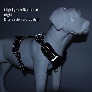 เสื้อกั๊กสะท้อนแสงสำหรับสุนัขแบบปรับได้ ผ้า Oxford ไม่รัดคอ สีดำ สำหรับสุนัขตัวใหญ่ ปลดเร็ว พร้อมช่องใส่บัตร - Product Image 4