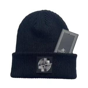 Topi fesyen pria dengan lapisan bulu palsu hangat untuk musim dingin topi tengkorak Logo tambalan kustom hitam