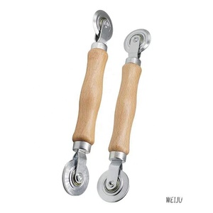 Прочный и простой в установке ролик для оконных и дверных экранов с деревянной ручкой и стальными колесами - Product Image 1