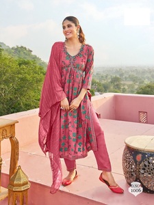 อุปทานโรงงานขายส่งเรยอน 14 กก. ฟอยล์พิมพ์นักออกแบบ Alia ตัดกางเกง Kurti พร้อมดูปัตตาเพื่อการขายส่งออก - Product Image 3