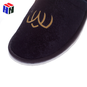 Pantofole da Hotel di Lusso Usa e Getta in Spugna Nera di Alta Qualità <span class=keywords><strong>con</strong></span> Logo Personalizzato per <span class=keywords><strong>Uomo</strong></span> e Donna - Product Image 4