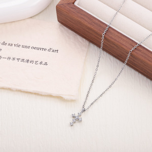 <span class=keywords><strong>Collier</strong></span> ras du cou délicat en <span class=keywords><strong>acier</strong></span> <span class=keywords><strong>inoxydable</strong></span> avec pendentif croix papillon et zircon pavé rond ajouré, bijoux de mode pour femmes, vente en gros - Product Image 6
