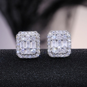 Orecchini a Perno Quadrati in Cristallo per Donne, Piccoli e Semplici, Accessori di Moda per Uso Quotidiano - Product Image 3