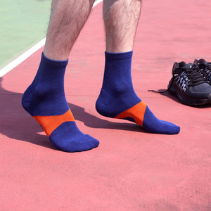 Chaussettes de basket-ball Stanc avec logo personnalisé, chaussettes de sport pour hommes de haute qualité, couleur orange - Product Image 1