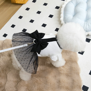 Venta al por mayor: Vestido sencillo y moderno <span class=keywords><strong>en</strong></span> blanco y negro con lazo para perros y gatos, chaleco y falda bonitos de invierno hechos de poliéster para uso <span class=keywords><strong>en</strong></span> verano. - Product Image 5