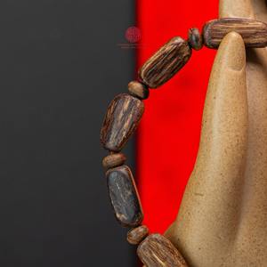 Bracelet en bois d'agar naturel, qualité presque gemme, perles d'oud authentiques, taille moyenne pour femme, bijoux de luxe faits à la main - Product Image 3