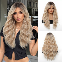 Perruque en fibre haute température mate, style célébrité euro-américain, couleur or blanc, avec frange aérienne et effet décontracté et volumineux, pour le marché transfrontalier.