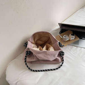 Bolso de hombro para mujer, de gran capacidad, estilo británico moderno, de terciopelo ligero, muy vendido. - Product Image 5