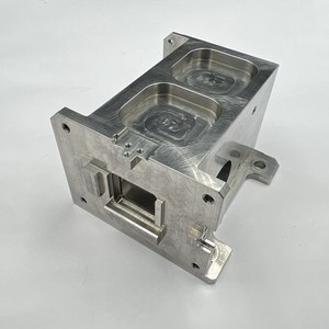 แผ่นฐานเครื่องมือที่มีความแม่นยำแผ่นพื้นผิวสแตนเลสพร้อมรูยึดแบบ Kinematic CNC กลึง - Product Image 2