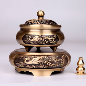 Brûleur d'encens sculpté à trois pieds en cuivre pur, motif Dragon et Phénix, par Tongpu Craftsman, pour cérémonie du thé Ruyi et encens de bois de santal - Product Image 1