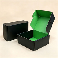 Petites boîtes d'expédition personnalisées en carton ondulé noir recyclable pour chaussures et vêtements, emballage personnalisé