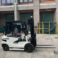 Chariot élévateur électrique 2 tonnes certifié CE 2026, vente chaude 360 °   Éclairage LED à économie d'énergie de 30 % pour entrepôts