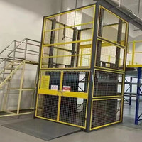 Monte-charge hydraulique à filet de protection pour entrepôt extérieur, modèle Konty SJD