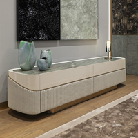 Meuble TV contemporain de luxe italien avec plateau en marbre laqué et rangements nervurés pour villa, penthouse, salon