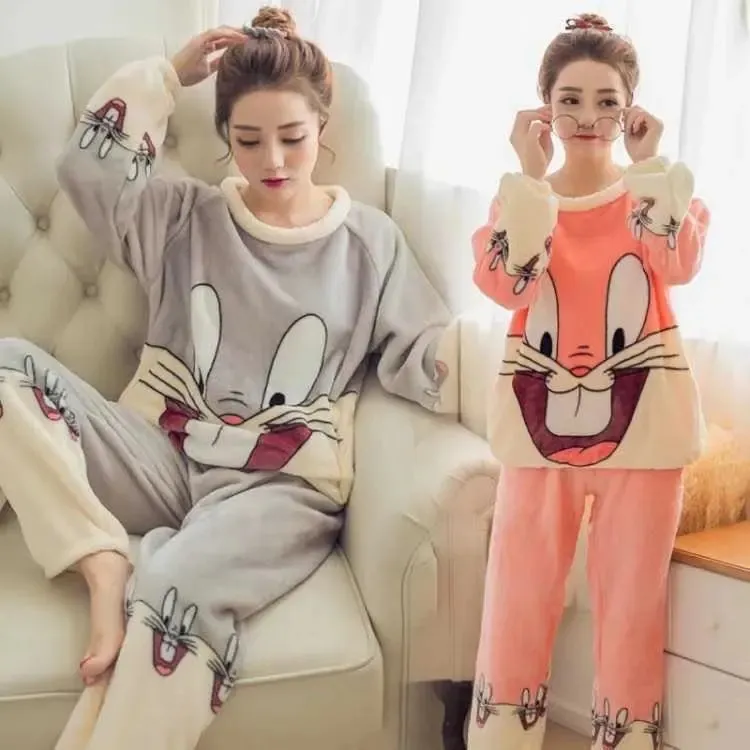Pijamas de manga larga con dibujos animados para mujer, ropa de dormir gruesa, camisón de forro polar de tela de terciopelo, barato, para invierno
