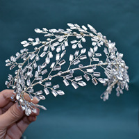Accessoires 3D en gros : Appliques de strass en pierre de cristal argentée pour robes de soirée haut de gamme
