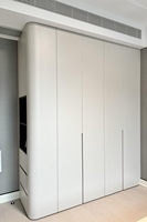 Vitrine de rangement pour vêtements en verre avec panneaux anti-UV pour espace dressing de luxe haut de gamme