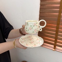 Tasse et plat de forme irrégulière au design créatif personnalisé tasse à café rétro sous glaçure tasse à café en céramique vintage vente en gros