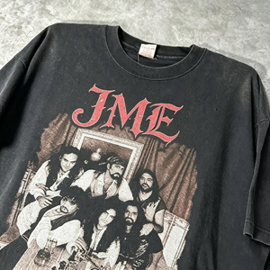 เสื้อยืดผู้ชายพิมพ์ลายรูปวงดนตรีสไตล์โกธิค แนวสตรีทแวร์ย้อนยุค ผ้าฝ้ายหนาสีซีดแบบซันเฟด  ยี่ห้อ Hong Guan รุ่นสั่งทำพิเศษ - Product Image 3