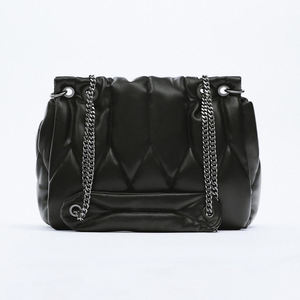 <span class=keywords><strong>Borsa</strong></span> a tracolla da donna con filo trapuntato borsetta rocciosa di grande capacità <span class=keywords><strong>nera</strong></span> morbida imbottita con patta in pelle sintetica catenina a tracolla <span class=keywords><strong>borsa</strong></span> a tracolla - Product Image 1