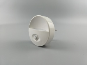 Lampe murale minimaliste OEM A84 LED avec capteur automatique jour/nuit et matériau ABS pour chambre d'enfant, salon et couloir. - Product Image 4