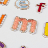 Lettres personnalisées en chenille recouvertes de bords dorés, patchs à repasser sur 26 pièces brodés de l'alphabet coréen pour sweats à capuche