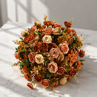Boule de fleurs artificielle demi-sphère bordeaux et orange brûlé de 35 cm x 40 cm, centre de table de mariage, décoration florale d'automne